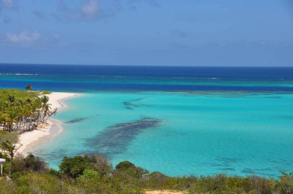 Chegando na incrível praia de Shoal Bay East, em Anguilla (Caribe)